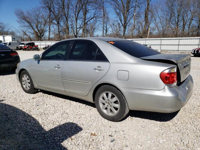 4T1BE32K75U987427 - 2005 TOYOTA CAMRY LE SILVER photo 2