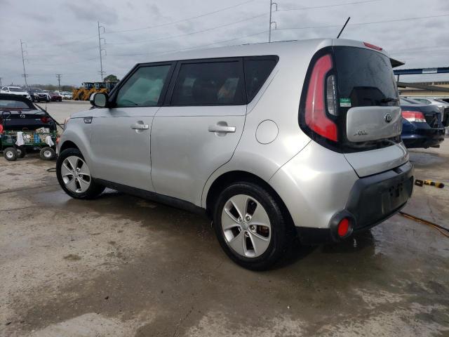 KNDJN2A23F7770596 - 2015 KIA SOUL SILVER photo 2