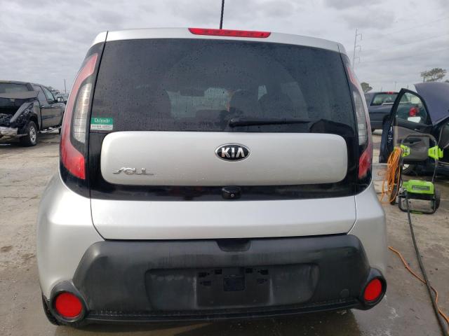 KNDJN2A23F7770596 - 2015 KIA SOUL SILVER photo 6