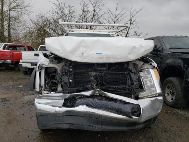 1FD0X5HT5HED58826 - 2017 FORD F550 SUPER DUTY WHITE photo 9