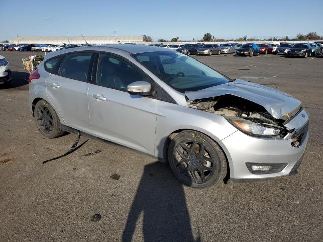 1FADP3K20GL340406 - 2016 FORD FOCUS SE SILVER photo 4