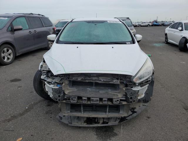 1FADP3K26GL217810 - 2016 FORD FOCUS SE WHITE photo 5