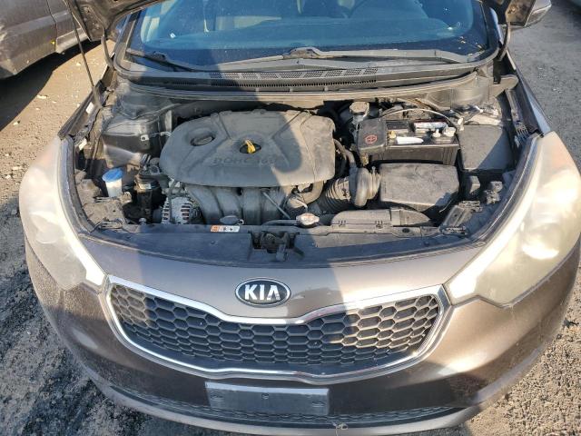 KNAFX4A61F5311459 - 2015 KIA FORTE LX BROWN photo 11