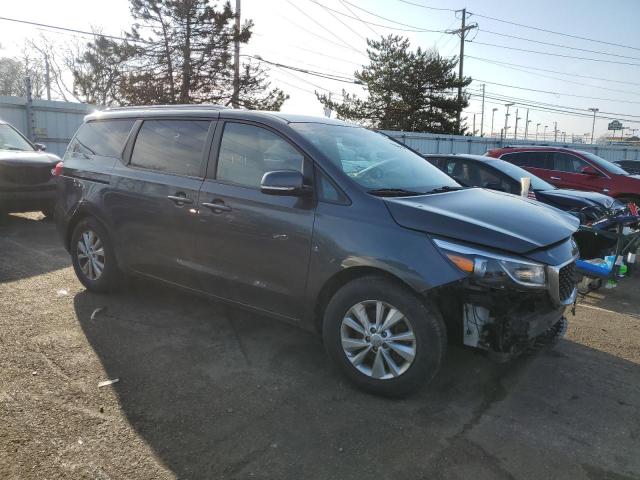 KNDMB5C12H6237059 - 2017 KIA SEDONA LX GRAY photo 4