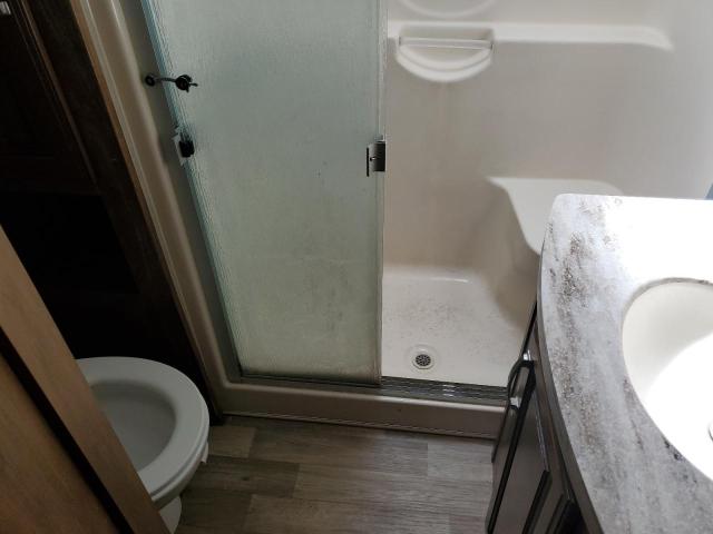 4YDF31629H4703114 - 2017 KEYSTONE MONTANA TWO TONE photo 6