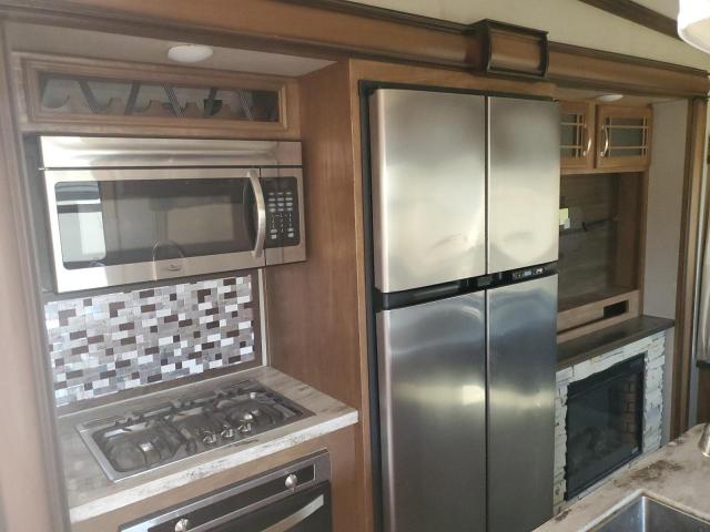 4YDF31629H4703114 - 2017 KEYSTONE MONTANA TWO TONE photo 8