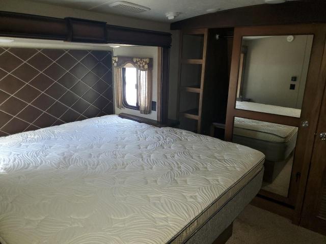 4YDF31629H4703114 - 2017 KEYSTONE MONTANA TWO TONE photo 9