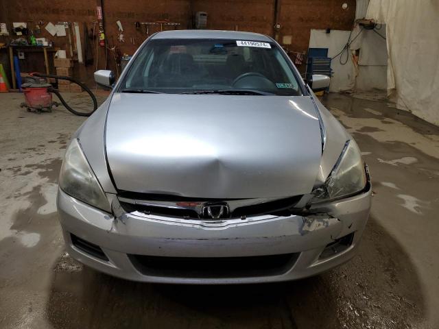 1HGCM56397A201675 - 2007 HONDA ACCORD SE SILVER photo 5