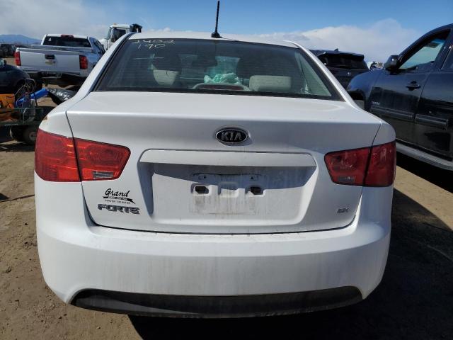 KNAFU4A2XD5735001 - 2013 KIA FORTE EX WHITE photo 6