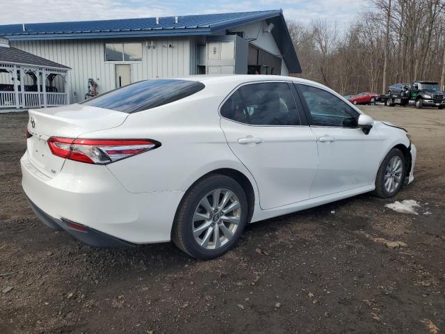 4T1B11HK6JU554098 - 2018 TOYOTA CAMRY L WHITE photo 3