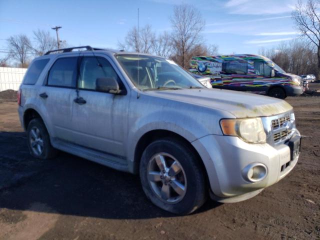 1FMCU93769KA09135 - 2009 FORD ESCAPE XLT SILVER photo 4