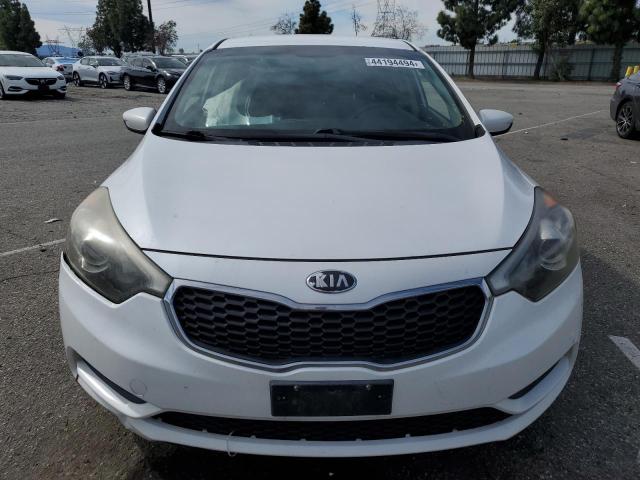 KNAFK4A65E5091157 - 2014 KIA FORTE LX WHITE photo 5