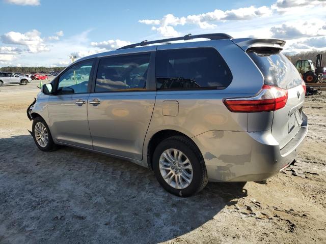 5TDYK3DC1FS609008 - 2015 TOYOTA SIENNA XLE SILVER photo 2