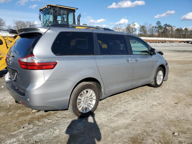 5TDYK3DC1FS609008 - 2015 TOYOTA SIENNA XLE SILVER photo 3