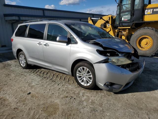 5TDYK3DC1FS609008 - 2015 TOYOTA SIENNA XLE SILVER photo 4