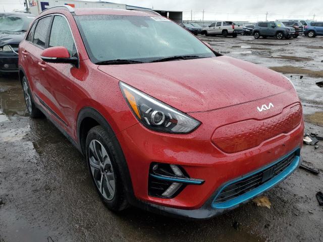 KNDCC3LG2N5153374 - 2022 KIA NIRO S RED photo 4