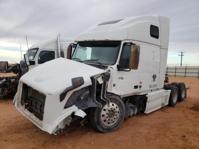 4V4NC9EH5EN164357 - 2014 VOLVO VN VNL WHITE photo 2