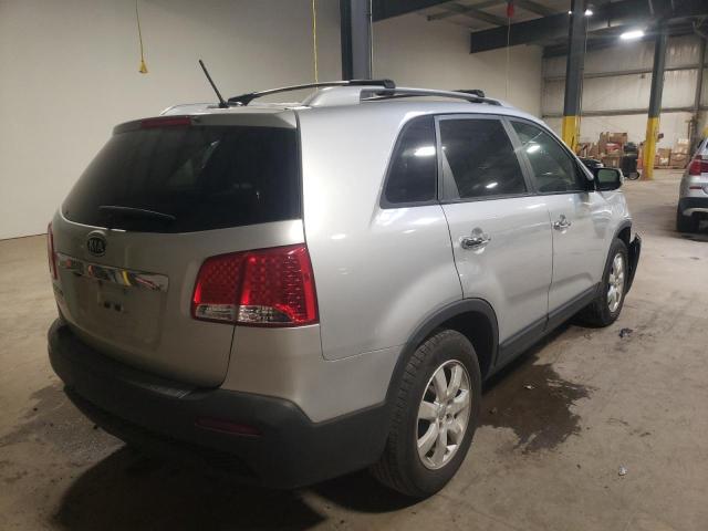 5XYKT3A65CG265614 - 2012 KIA SORENTO BASE SILVER photo 4