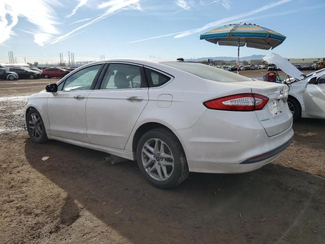 3FA6P0HD1FR292186 - 2015 FORD FUSION SE WHITE photo 2