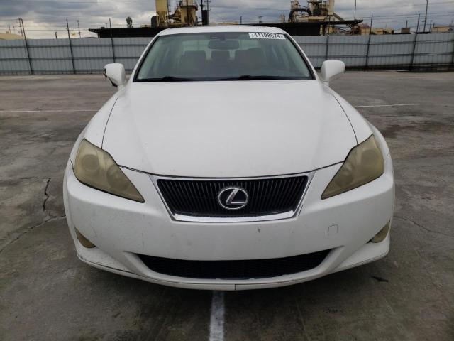 JTHBK262565008189 - 2006 LEXUS IS 250 WHITE photo 5