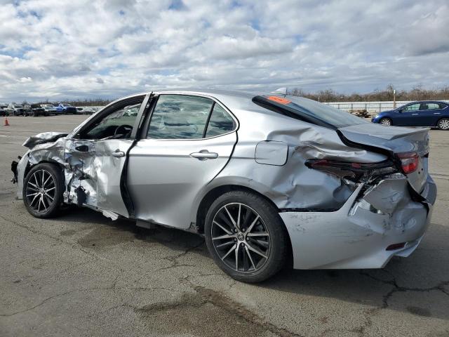 4T1G11AK2RU853387 - 2024 TOYOTA CAMRY SE NIGHT SHADE SILVER photo 2