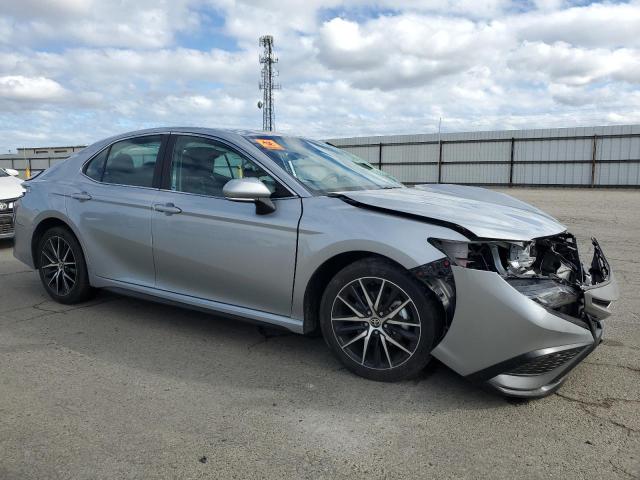 4T1G11AK2RU853387 - 2024 TOYOTA CAMRY SE NIGHT SHADE SILVER photo 4