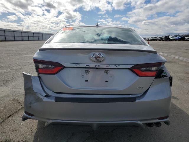 4T1G11AK2RU853387 - 2024 TOYOTA CAMRY SE NIGHT SHADE SILVER photo 6