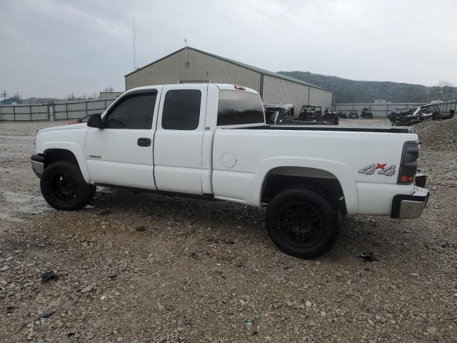 1GCGK29U44Z101697 - 2004 CHEVROLET SILVERADO K2500 WHITE photo 2