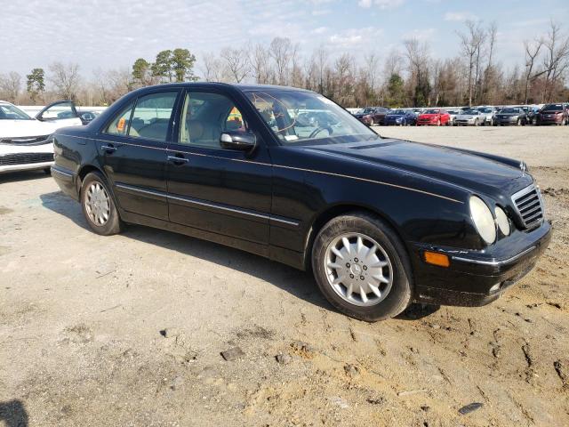 WDBJF65JXYA973723 - 2000 MERCEDES-BENZ E 320 BLACK photo 4