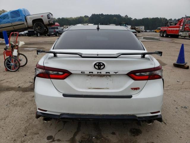 4T1KZ1AK5MU051332 - 2021 TOYOTA CAMRY TRD WHITE photo 6