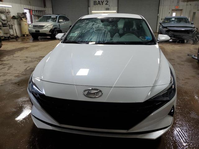 5NPLL4AGXMH041932 - 2021 HYUNDAI ELANTRA SE WHITE photo 5