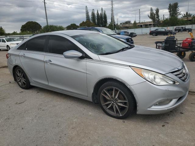 5NPEC4AC4DH785869 - 2013 HYUNDAI SONATA SE SILVER photo 4