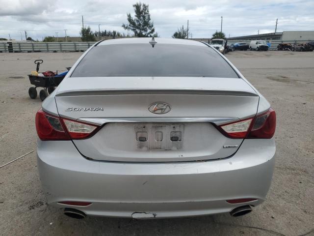 5NPEC4AC4DH785869 - 2013 HYUNDAI SONATA SE SILVER photo 6