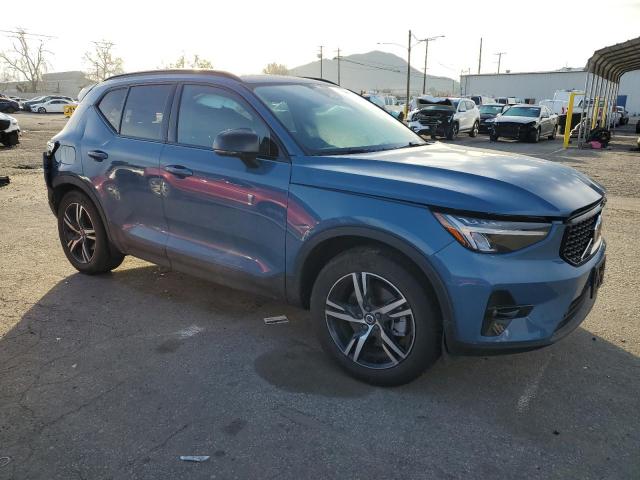 YV4L12UW9P2966962 - 2023 VOLVO XC40 PLUS BLUE photo 4