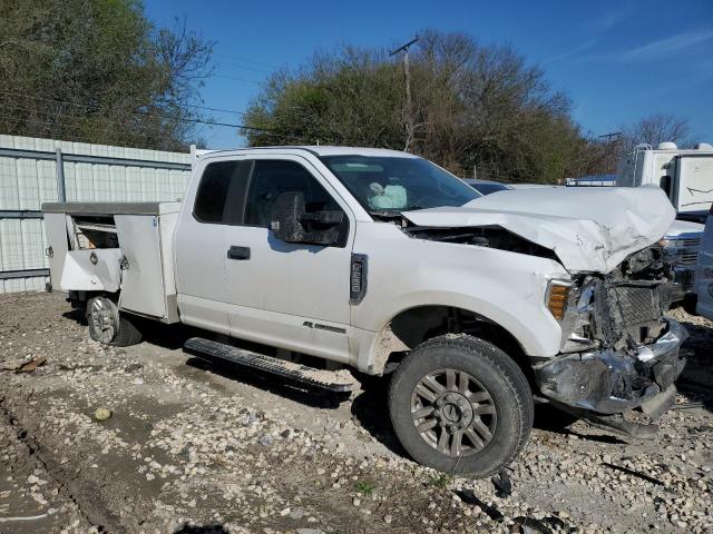 1FD7X2BT4KEG13379 - 2019 FORD F250 SUPER DUTY WHITE photo 4