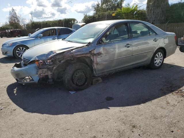 4T1BE32K05U629425 - 2005 TOYOTA CAMRY LE SILVER photo 1