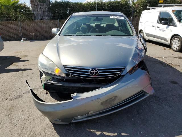 4T1BE32K05U629425 - 2005 TOYOTA CAMRY LE SILVER photo 5