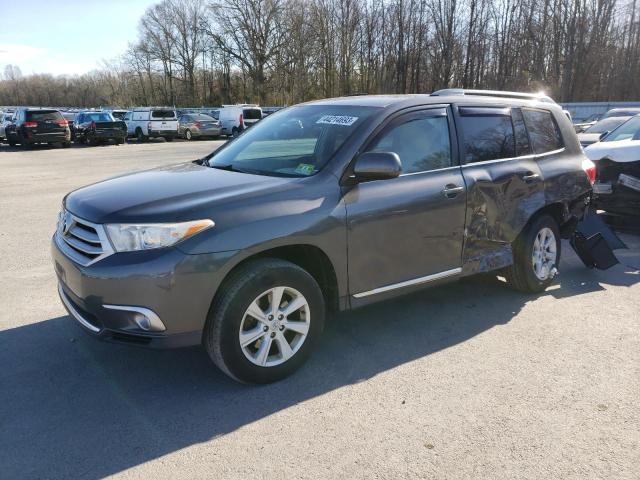 5TDBK3EH8DS268638 - 2013 TOYOTA HIGHLANDER BASE رمادي صورة 1