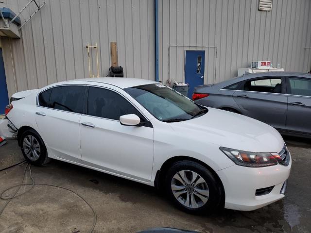 1HGCR2F33FA140452 - 2015 HONDA ACCORD LX WHITE photo 4