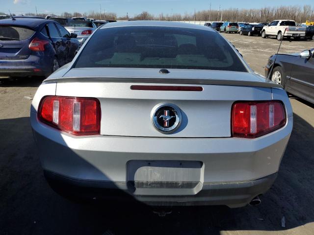 1ZVBP8AN7A5179880 - 2010 FORD MUSTANG SILVER photo 6