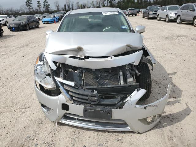 3N1CN7AP3JL833074 - 2018 NISSAN VERSA S SILVER photo 5