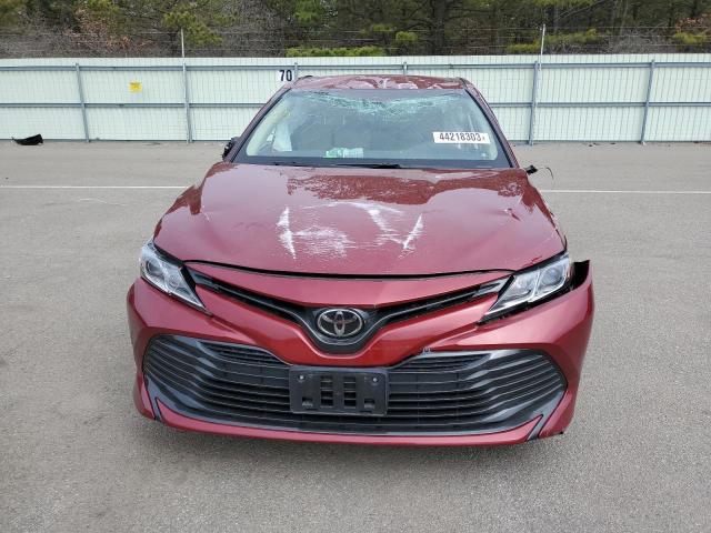 4T1B11HK1JU555790 - 2018 TOYOTA CAMRY L RED photo 5