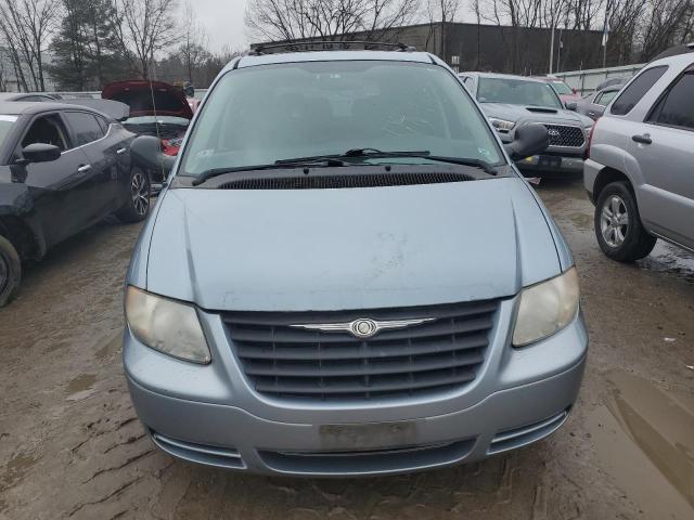 1C4GP45R75B251991 - 2005 CHRYSLER TOWN & COU ლურჯი ფოტო 5