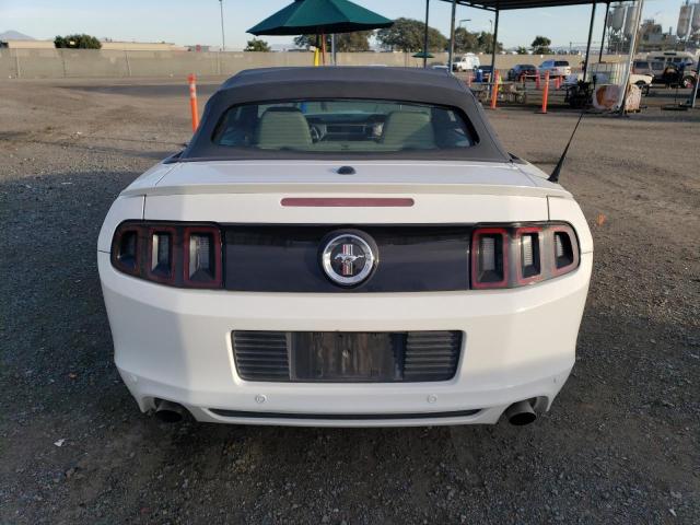 1ZVBP8EM8D5232480 - 2013 FORD MUSTANG WHITE photo 6