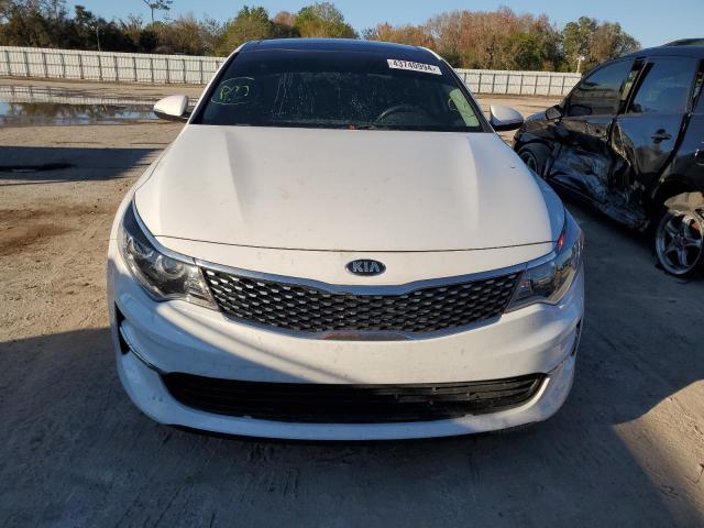 5XXGU4L32GG120567 - 2016 KIA OPTIMA EX WHITE photo 5