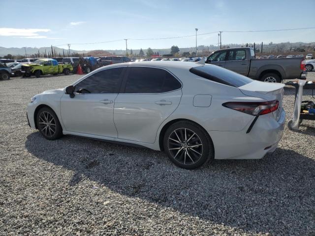 4T1G11AK3PU117491 - 2023 TOYOTA CAMRY SE NIGHT SHADE WHITE photo 2