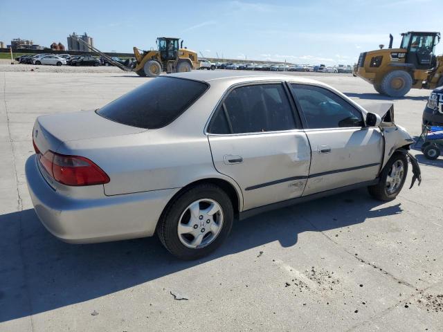 1HGCG5646XA026219 - 1999 HONDA ACCORD LX BEIGE photo 3