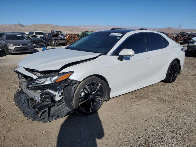 4T1BZ1HK2JU015129 - 2018 TOYOTA CAMRY XSE WHITE photo 1