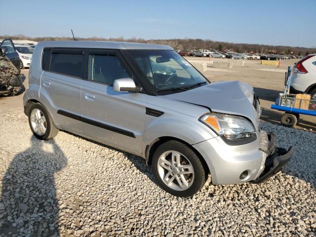 KNDJT2A27A7701747 - 2010 KIA SOUL + SILVER photo 4