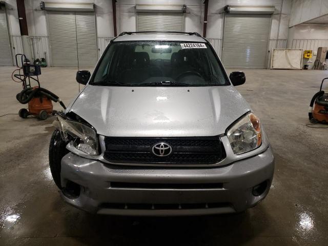 JTEHD20V356028535 - 2005 TOYOTA RAV4 SILVER photo 5